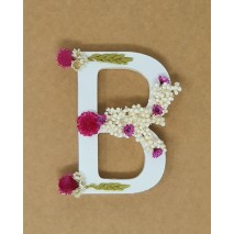 Letra madera 11 cm decorada con flores secas