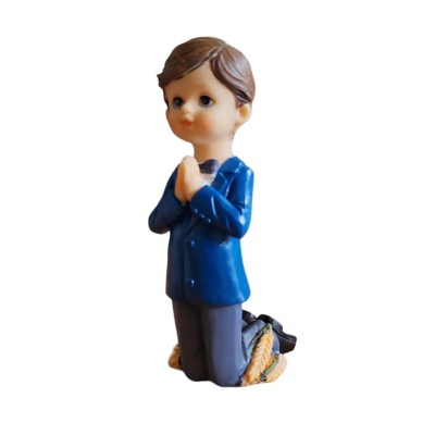 Figura niño comunión rezando rodillas 15cm