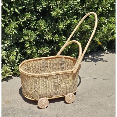 Alquiler carrito bebes rattan con ruedas para pajes 42x58x75cm para bodas o eventos