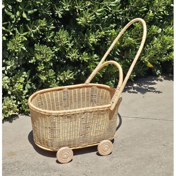 Alquiler carrito bebes rattan con ruedas para pajes 42x58x75cm para bodas o eventos