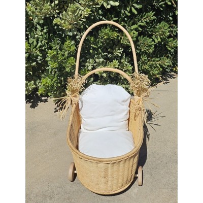 Alquiler carrito bebes rattan con ruedas para pajes 45 x 60 x 42 cm decorado para bodas o eventos