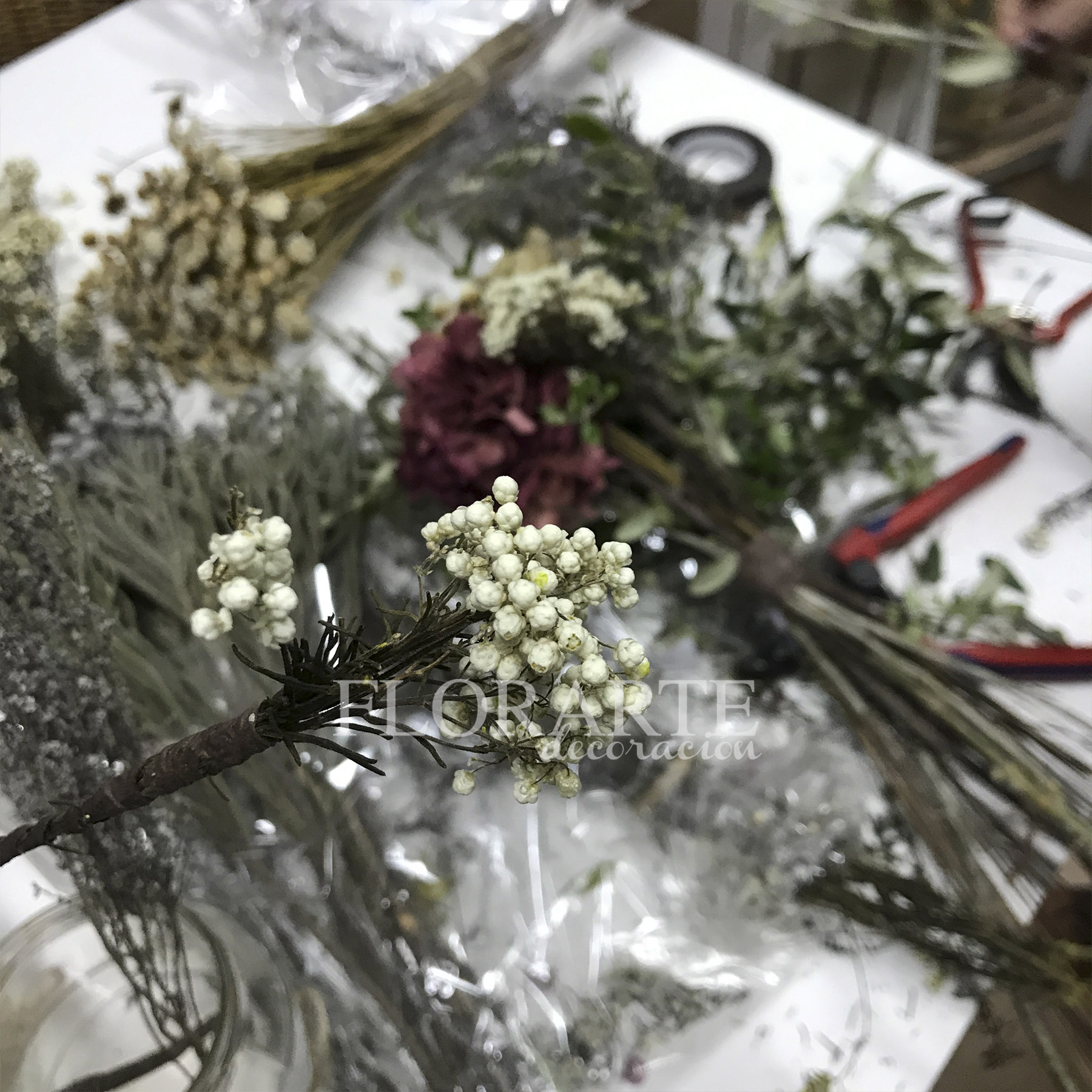 Simply Flowers Shop  Ramos de flores preservadas – Guirnalda gris